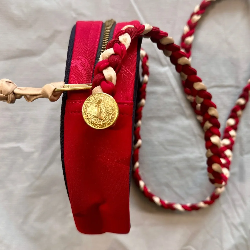 HP ❤️ Round Crossbody Bag made with Upcycyled Cathay Pacific Uniform - Picture 5 of 10